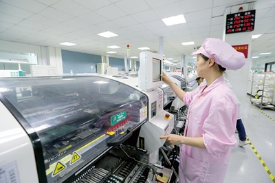 江蘇省啟東市新能源產(chǎn)業(yè)由傳統(tǒng)制造向&ldquo;智造&rdquo;轉(zhuǎn)變